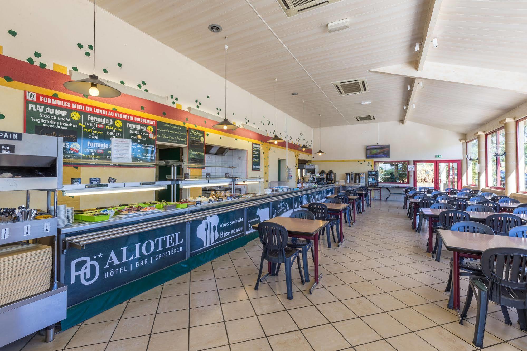 Hotel Aireco Cazères-sur-lʼAdour Exterior foto